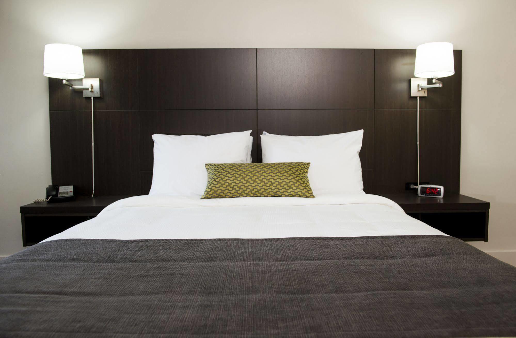 V Hotel & Suites Μόνκτον Εξωτερικό φωτογραφία